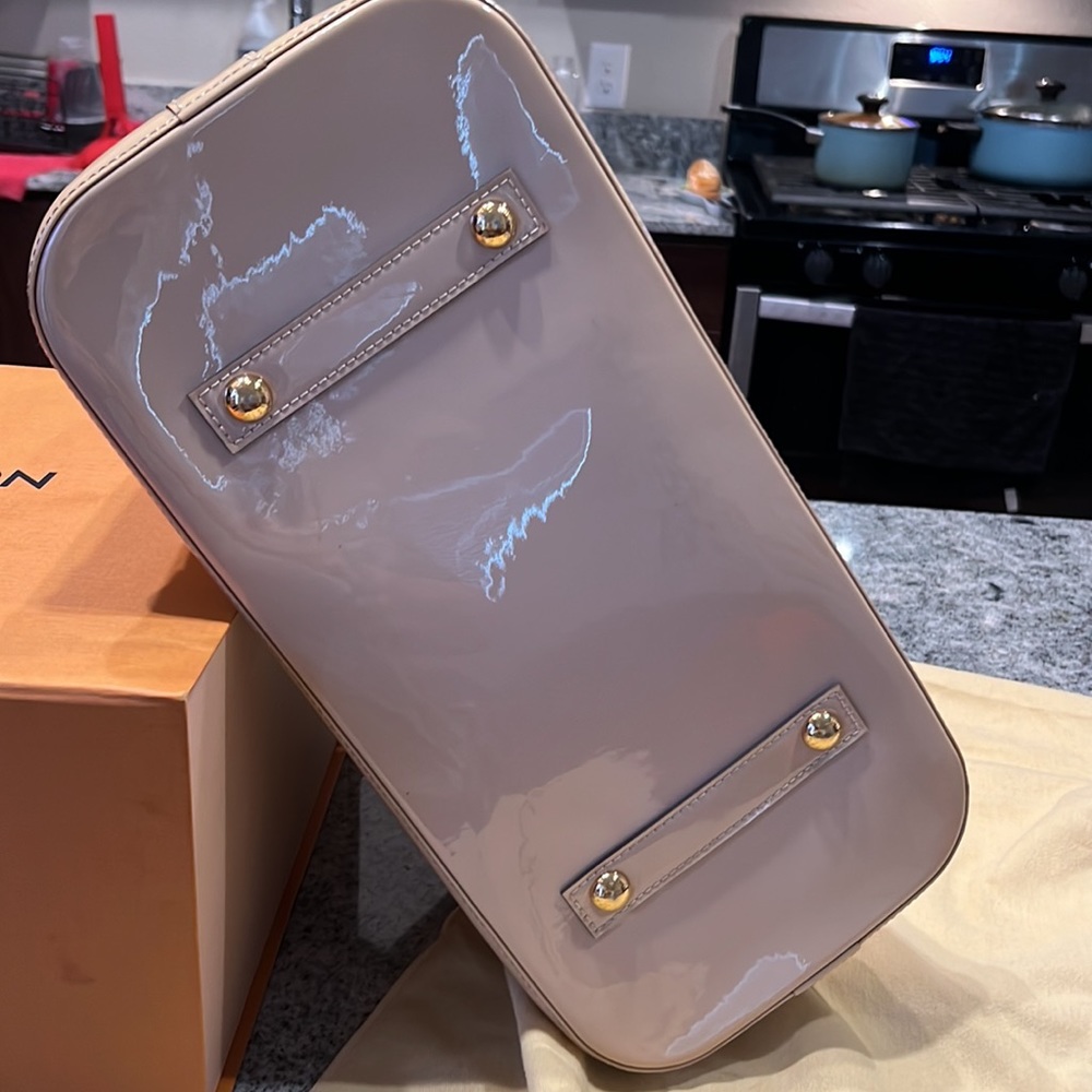 Louis Vuitton Patent Alma PM in Beige Nude - Picture 8 of 16